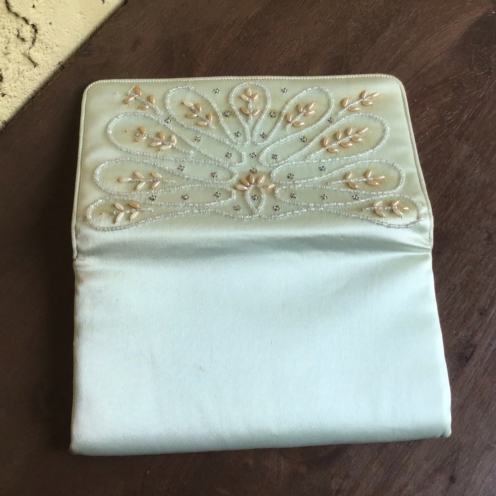 Vintage MAGID Hand Beaded Clutch made in the USA - Picture 3 of 8